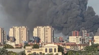 Maxi incendio nel deposito Bartolini a Milano: fiamme domate, resta l'allerta