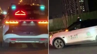 Cina, oltre 100 robotaxi si fermano simultaneamente: guasto di sistema blocca i veicoli a Wuhan