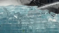 Toronto, smantellata maxi scultura di ghiaccio del rapper Drake: custodiva la data del nuovo album
