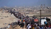 Bombardamenti, demolizioni: in fuga dalla Striscia di Gaza decine di migliaia di palestinesi