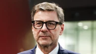Giorgetti: "Serve cambio di passo, politica torni centrale. Ridiscutere regole Ue"