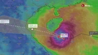 La traiettoria del tifone Kajiki mentre si intensifica su Sanya: il grafico del radar meteo