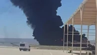 Il fuoco, il grande fumo nero dopo lo schianto del bombardiere B52 esploso in California
