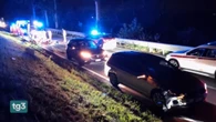 Investe con l'auto due giovani in bici, uno è morto