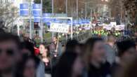 Serbia, le dimissioni del governo non fermano la protesta: gli studenti occupano i ponti a Novi Sad