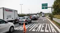 Milano, auto si ribalta in tangenziale: coda di 5 chilometri