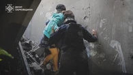 Un conflitto tra bombardamenti incrociati e negoziati che stentano a decollare