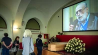 "Ciao Carlin le tue idee continueranno", la camera ardente di Carlo Petrini