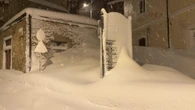 Castel del Monte scompare nella bufera: 48 ore sotto la neve
