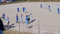 Arbitro sedicenne aggredito nel Sassarese dopo un cartellino giallo