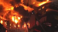 Le fiamme divorano il centro commerciale in Pennsylvania