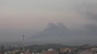 Esplosioni su Gaza: nel timelapse una colonna di fumo che prosegue fino all'alba