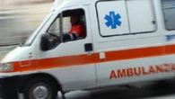 Bimbo di un anno e mezzo travolto dall'auto della nonna nel cortile di casa: muore in ospedale