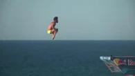 Tuffi da brivido dalla scogliera di Polignano, i campioni si gettano in mare aperto