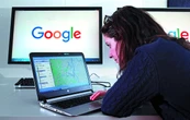 En 1998, Google lance officiellement son moteur de recherche qui allait révolutionner la toile