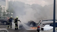 Vidéo. La Rochelle : une voiture de sport prend subitement feu sur le parking d’un hôtel, les passagers sortis indemnes