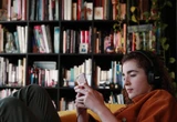 Au téléphone, les adolescents ne répondent plus aux appels : manque de politesse ou nouveaux usages ?