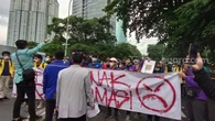 Massa BEM SI Tak Bisa Bergerak ke Depan Gedung KPK, Soroti Massa Tandingan Dukung Firli
