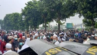 Picu Bentrokan! Massa Pendukung Rizieq Ceburkan Mobil Polisi ke Kali