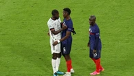 Gigit Paul Pogba, Antonio Rudiger 'Kerasukan' Luis Suarez