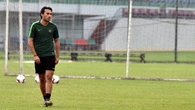 Ezra Walian Dipuji Netizen Usai Pungut Sampah yang Dibuang Rekan Setimnya