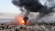 Ngeri! Begini Detik-detik Gedung 12 Lantai Ambruk Dihantam Rudal Israel