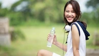 Perbanyak Minum Air Putih Bisa Bantu Turunkan Berat Badan, Simak Caranya!