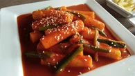 Warganet Sebut Jajanan Pasar Ini Green Tteokbokki, Publik Ikutan Kaget Lihat Wujudnya