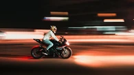 Sepeda Motor Masuk Posisi Blind Spot, Waspadai Bahaya dari Kendaraan Besar