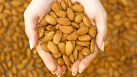 4 Makanan Mentah dengan Manfaat Kesehatan Tinggi: Kacang Hingga Kelapa