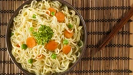 Khusus Anak Kos! 4 Tips Masak Mi Instan Agar Lebih Sehat dan Enak