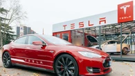 Mobil Tesla Tanpa Pengemudi Tabrak Pohon, Dua Penumpang Tewas
