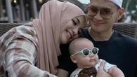 Tepis Isu Punya Anak dari Wanita Lain, Rezky Aditya Pamer Kemesraan dengan Istri