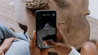 Iseng Komentar di Video TikTok Cowok Ganteng, Wanita Ini Malah Sukses Dapat Pacar