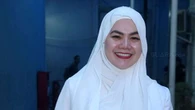 Sarita Abdul Mukti Lepas Hijab, Penampakannya Bikin Geger
