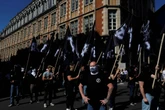 Manifestation d’ultradroite à Paris : Bruno Retailleau saisit la justice pour des « gestes » et des « symboles » renvoyant à « l’idéologie fasciste »
