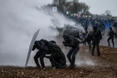 Liberté de la presse : les journalistes risquent-ils d’être écartés par la police lors des violences urbaines ?