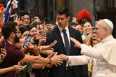 Intelligence artificielle : le pape met en garde contre toute atteinte à « la dignité » humaine lors d’une messe pour influenceurs catholiques