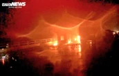 Hai xe đầu kéo tông nhau rồi bốc cháy trên cao tốc, 3 người thương vong
