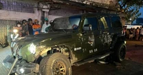 Xe Jeep lao qua dải phân cách tông 3 xe máy ở TP.HCM, hai phụ nữ tử vong