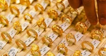 Có nên mua vàng nhẫn khi giá tăng liên tục?