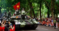 Choáng ngợp hình ảnh Su-30MK2, Yak-130 lần đầu thả bẫy nhiệt và dàn vũ khí, khí tài tại Lễ tổng duyệt A80