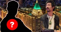 Thiếu gia sở hữu Fairmont Peace Hotel nổi tiếng xa hoa, bị đồn xuất hiện trong bộ dạng “ăn mày” là ai?