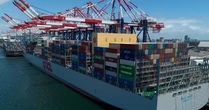 Những tàu đầu tiên chở hàng Trung Quốc với mức thuế 145% cập cảng Mỹ