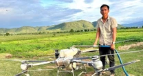 Dùng drone phun thuốc trừ sâu cứu 2 em nhỏ giữa dòng lũ dữ ở Gia Lai: Người "anh hùng" nông dân nói gì?