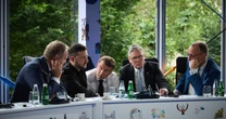 Ông Zelensky "trắng tay" về nước: 35 đồng minh tề tựu, mời ông Trump làm "chủ tọa" cuộc chơi lớn về Ukraine