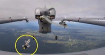 Choáng váng trước UAV biết rình mồi