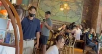 "Tổng tài" đến xin lỗi người bị đánh không được chấp nhận: Tôi rất buồn chán, hối hận