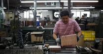 Mỹ - Trung hạ thuế xuống 30%, loạt doanh nghiệp sốt sắng 'tận dụng thời cơ' nhập thêm hàng nhưng vẫn 'than trời' vì thuế mới 'quá cao'
