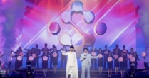 Chủ tịch ngân hàng trẻ nhất Việt Nam gây sốt mạng khi song ca với Bùi Công Nam là ai?
